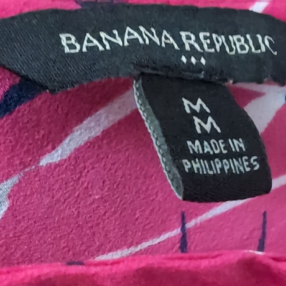 Banana Republic Fuchsia Top with Abstract Design - Picture 2 of 4